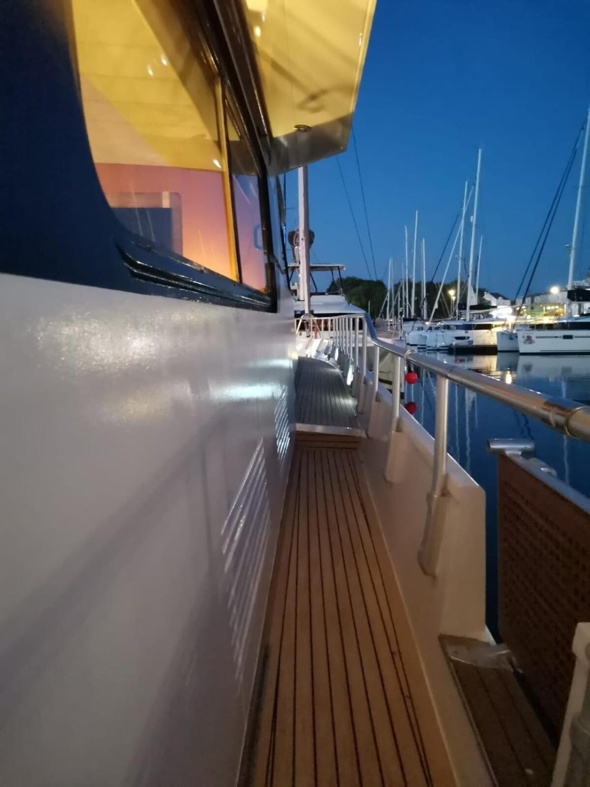 Yacht Aquamarina Vieux Port La Rochelle Hotel La Rochelle  Exterior photo