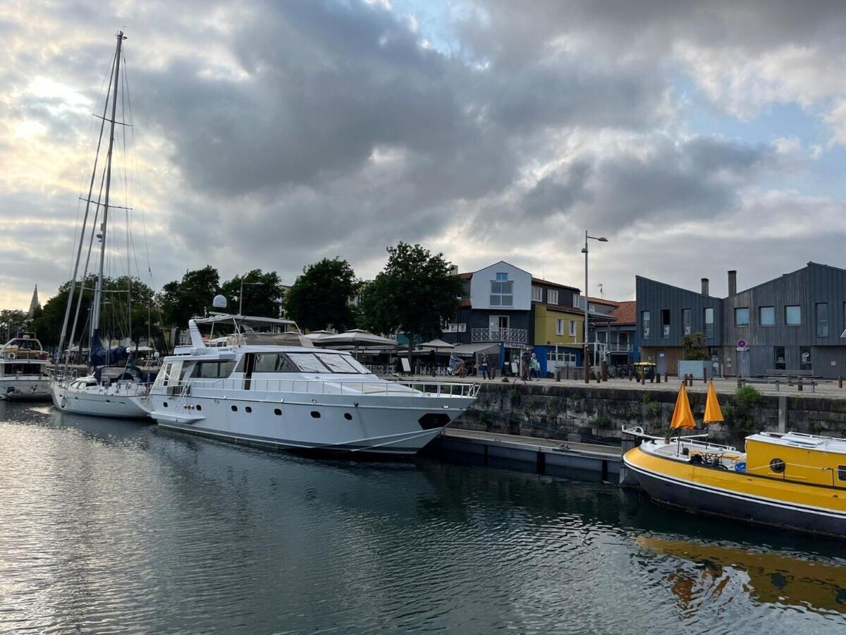 Yacht Aquamarina Vieux Port La Rochelle Hotel La Rochelle  Exterior photo