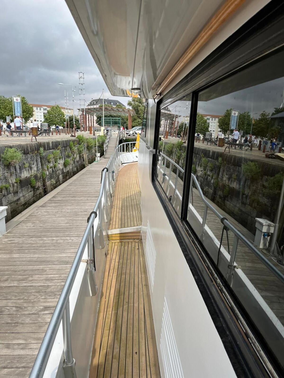Yacht Aquamarina Vieux Port La Rochelle Hotel La Rochelle  Exterior photo